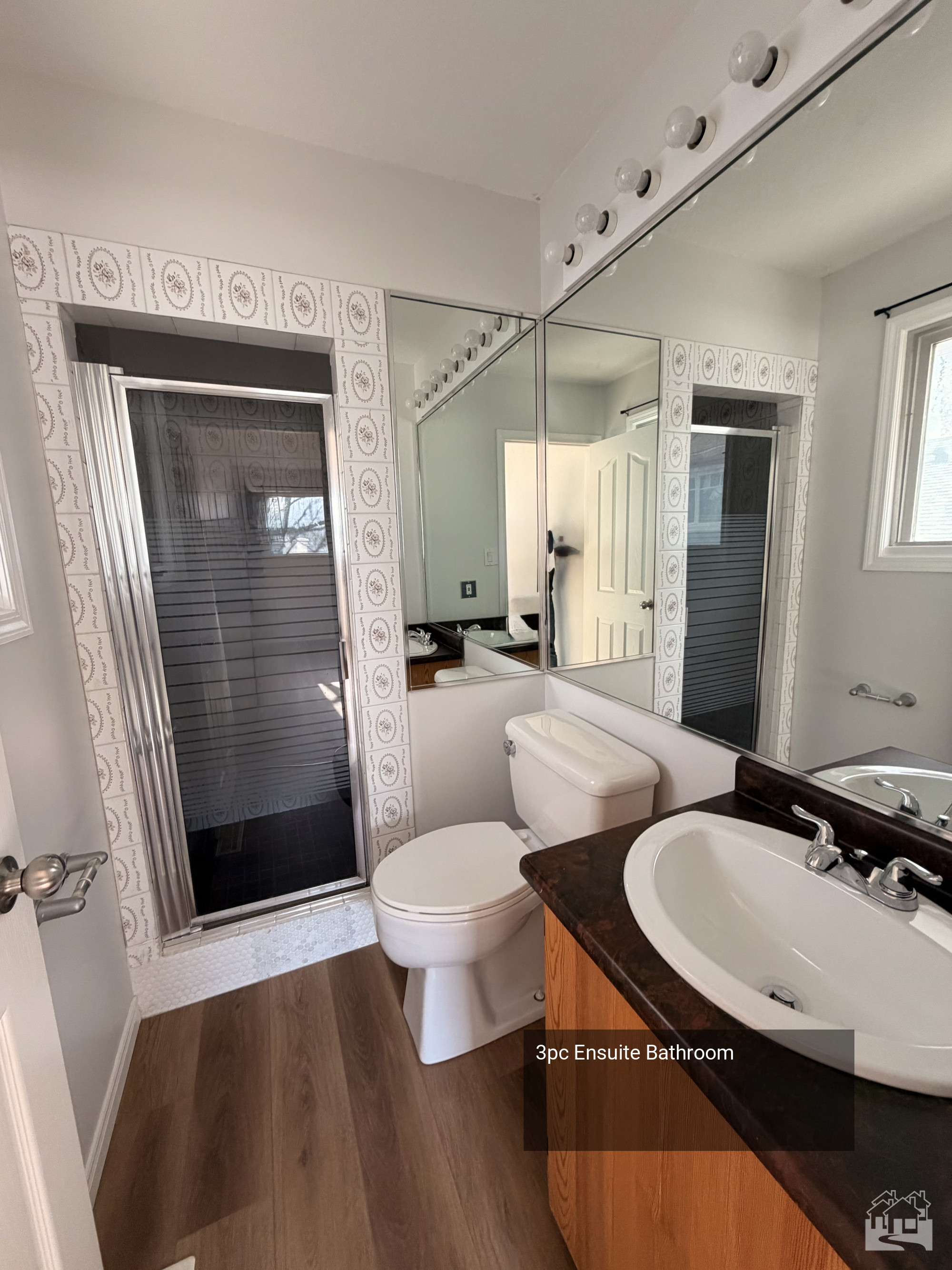 3pc Ensuite Bathroom Key Image