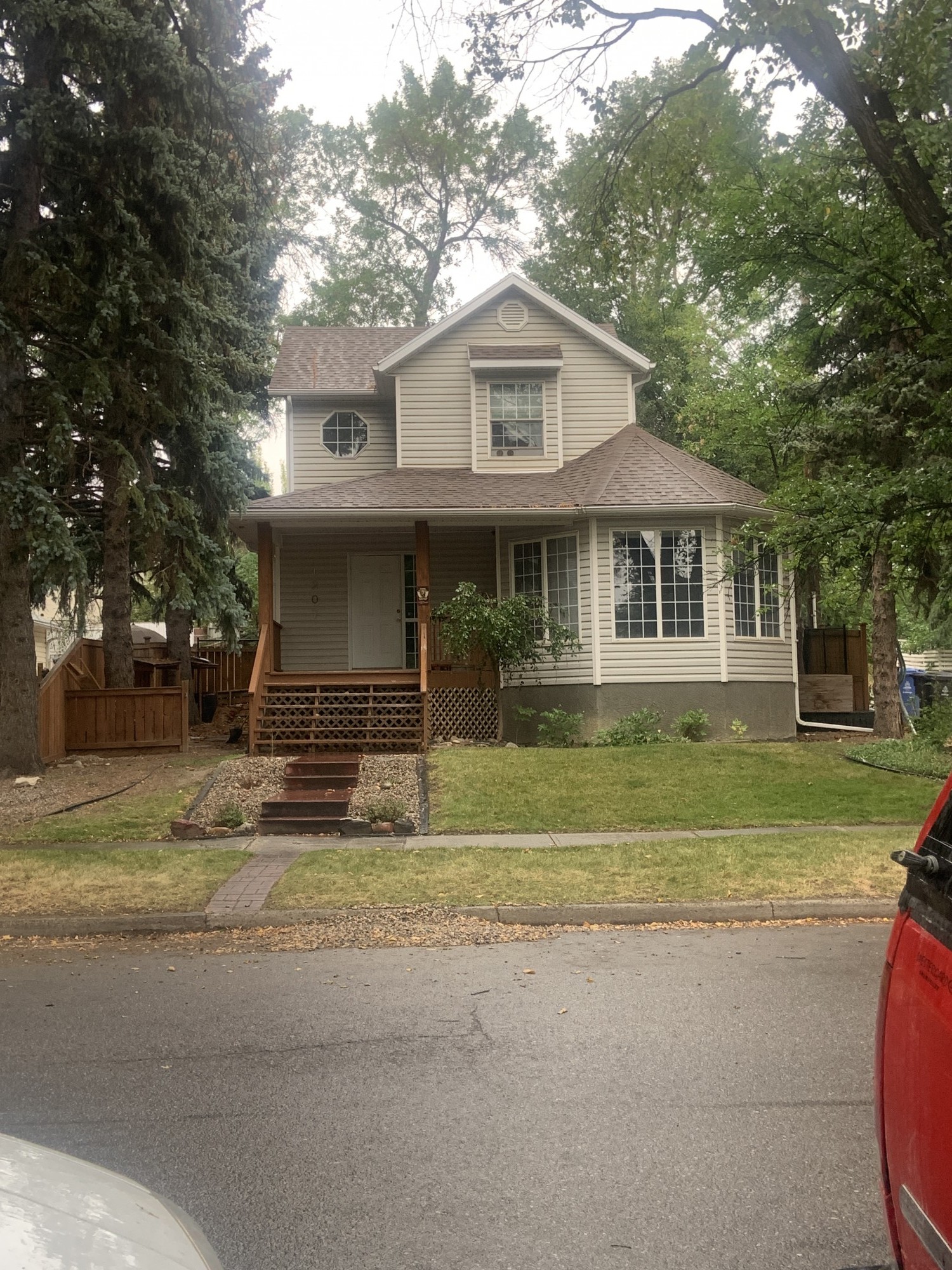 Front Yard Key Image